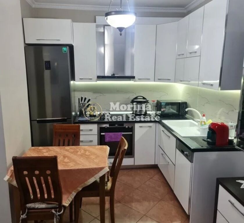 Affitto | Appartamento 2 + 1 | Piazza Skanderbeg | 1200 €/mese