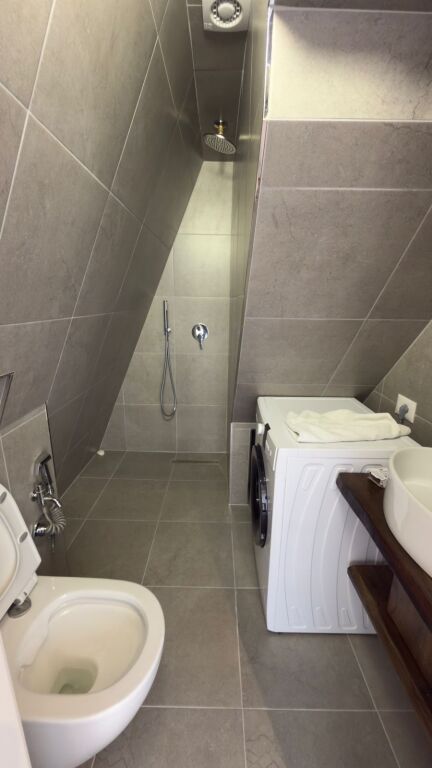 Affitto, Casa Privata + 2 Posti Auto, Babrru Empire64851