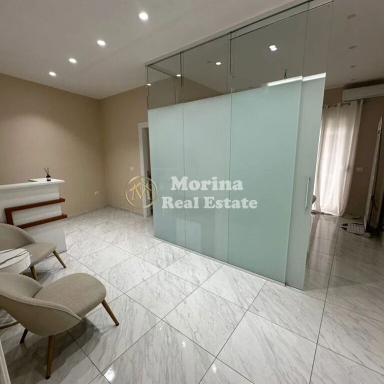 Rent | Business Premises | Commune of Paris | 650 €/month