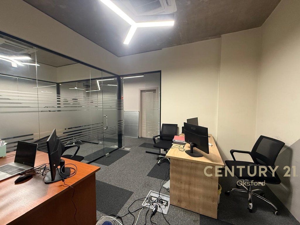 Locale ufficio in affitto, in Via Kosovareve! 2.200 € /Mese