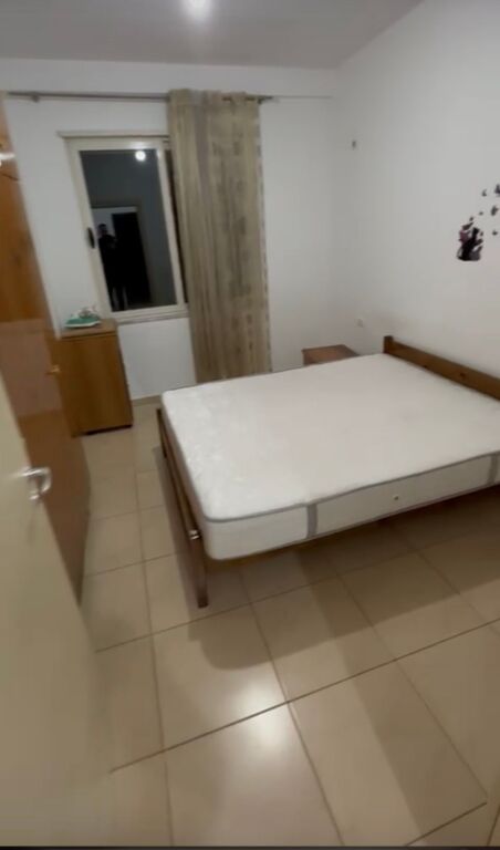 1+1,i mobiluar,rruga peti liqeni i thate,kompleksi Lim Em,400 euro