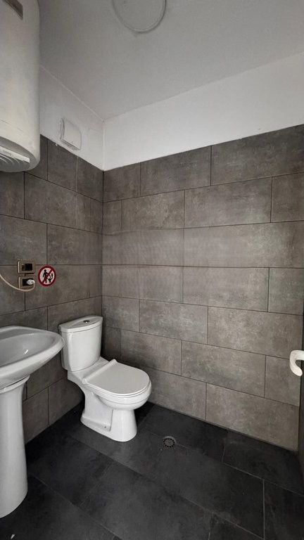 Commercial space for sale by the road near 21 Dhjetori! 250,000 €