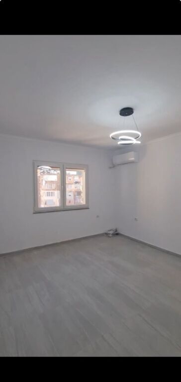 UFFICIO IN AFFITTO 74 M2 CENTRO 68.000 LEKE