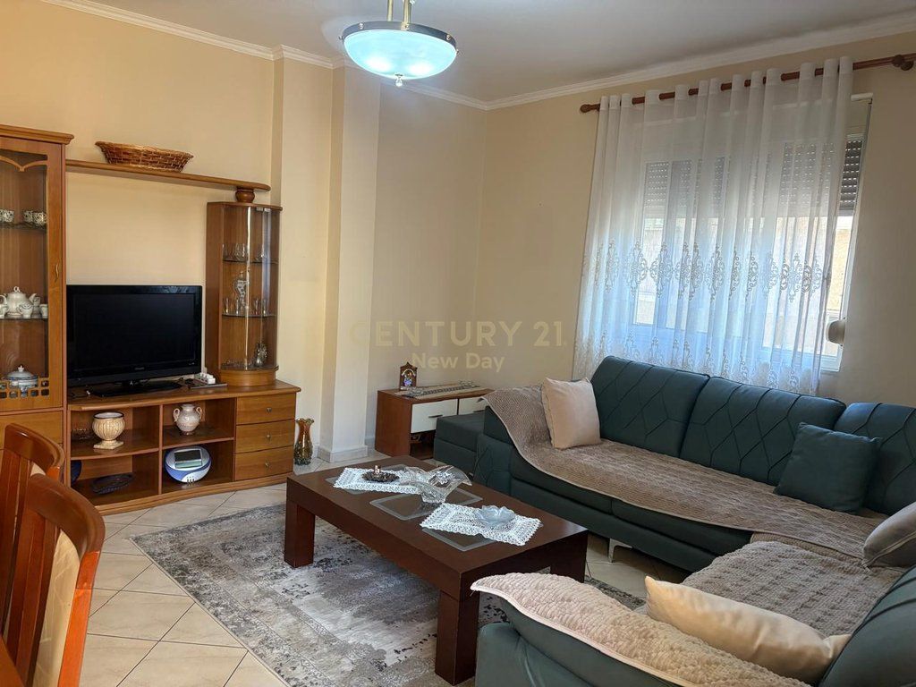 Appartamento 2+1+2 In Affitto presso il Tribunale di Durrës - 450€ | 120 m²