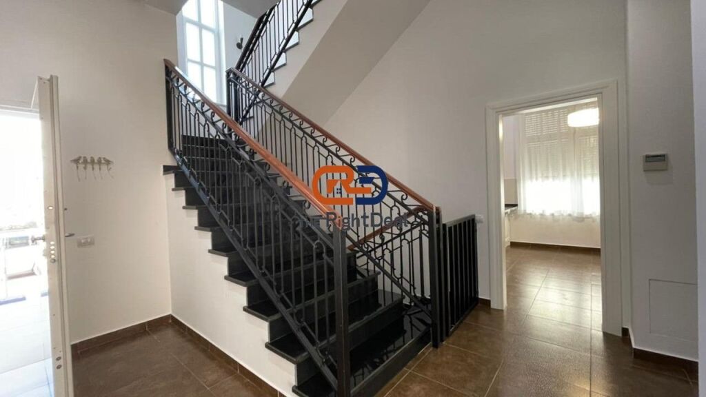 Tek Rolling HIlls Residence, Jepet Me Qira Vile Me Lokacion Pefekt!!!