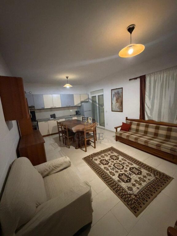 Jepet me Qira Kati i Parë i një Vile Prane Kryqi Kuq Durres