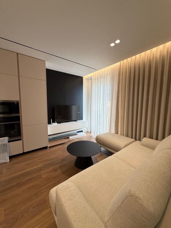 Super apartament 2+1 me qera tek Mine Peza