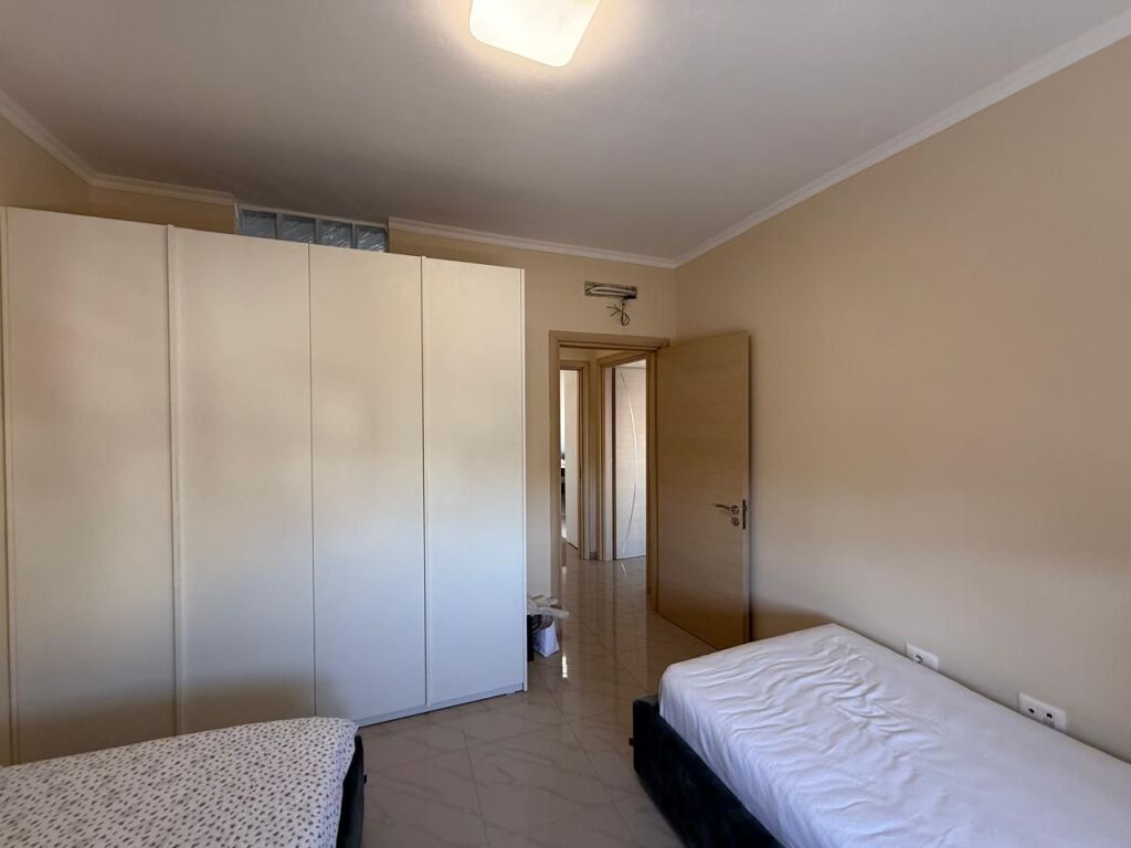 Apartament 2+1+ 2 TUALETE + 2 BALLKONE , prane kazazit ne Durres