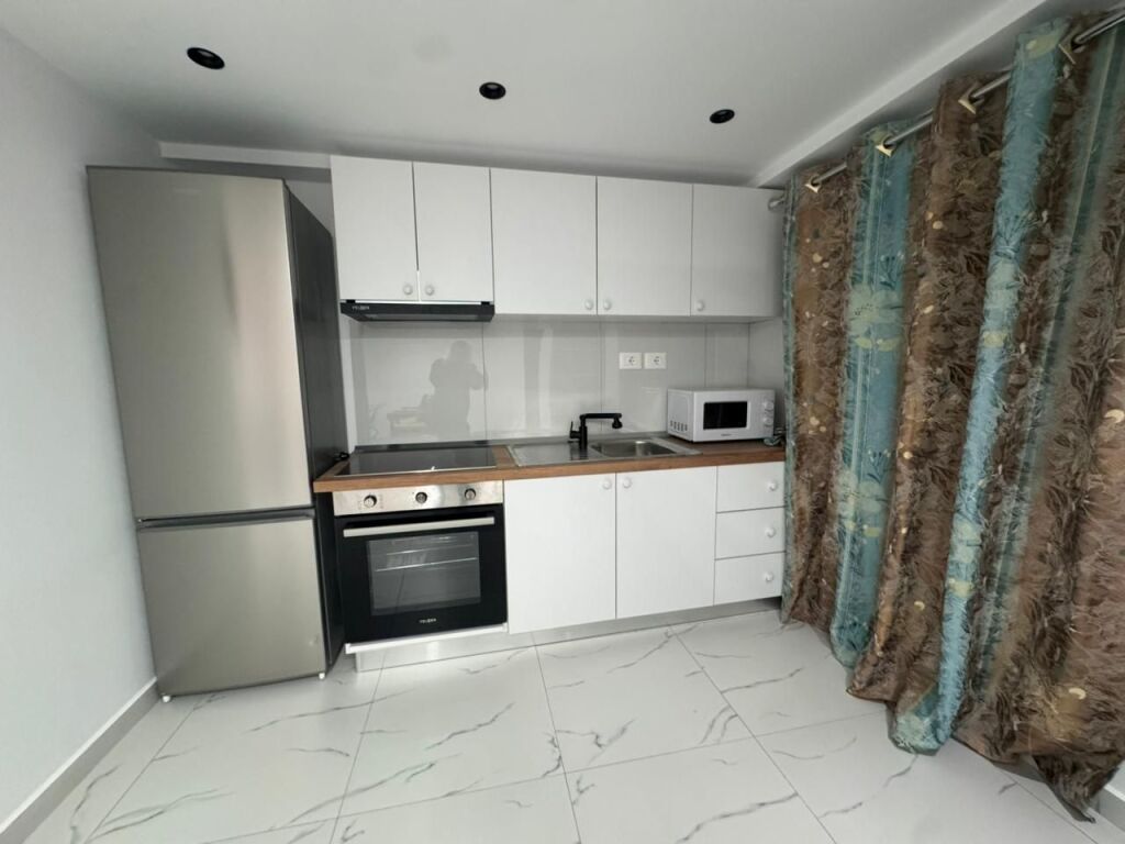 Affitto, Casa Privata + 2 Posti Auto, Babrru Empire64851