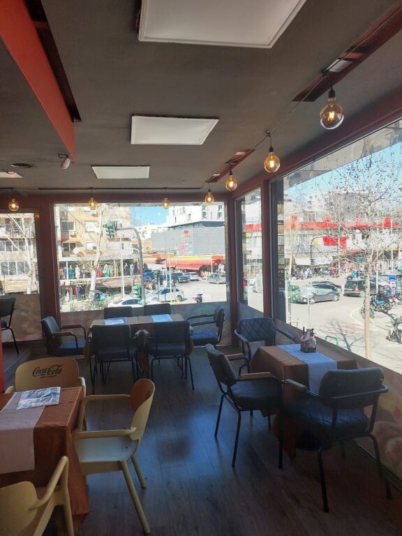 🏢 JEPET AMBJENT ME QIRA – 📍RRUGA “5 MAJI”