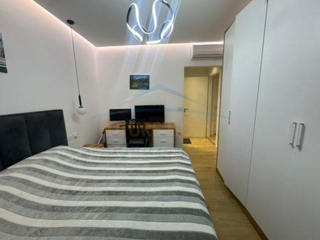 For sale, Apartment 2+1+2+Parking space, Ali Demi, Tirana.