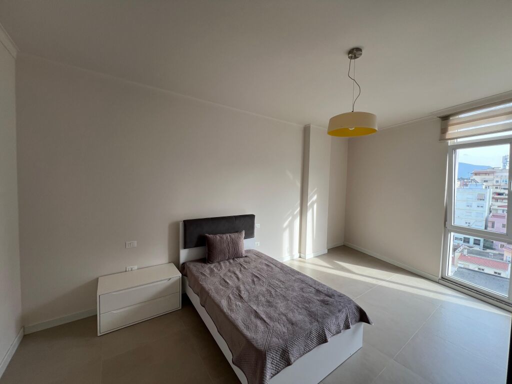 VENDESI APPARTAMENTO 2+1 NELLA ZONA DEL COMUNE DI PARIGI