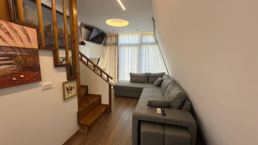 Affitto, Casa Privata + 2 Posti Auto, Babrru Empire64851