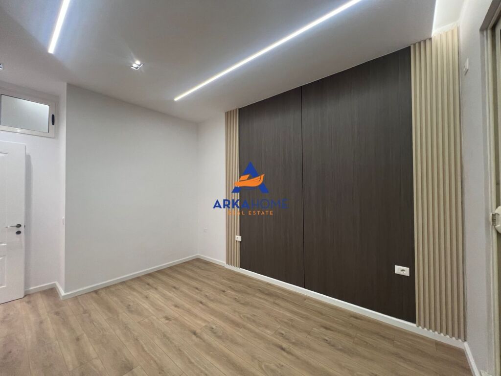 VENDESI APPARTAMENTO 2+1+BALCONE "VIA ASTRIT LOSHA, NUOVA ANELLO" 125.000 EURO