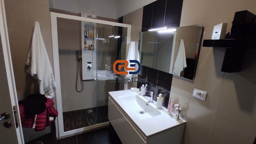 Tek Ambasador 3, Jepet Me Qira Apartament 2+1+2 Me Pamje Fantastike Dhe Post Parkimi !