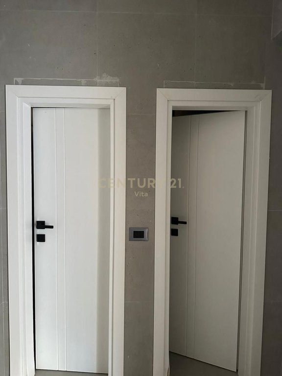 NJESI KOMERCIALE ME QERA TEK VOLLGA