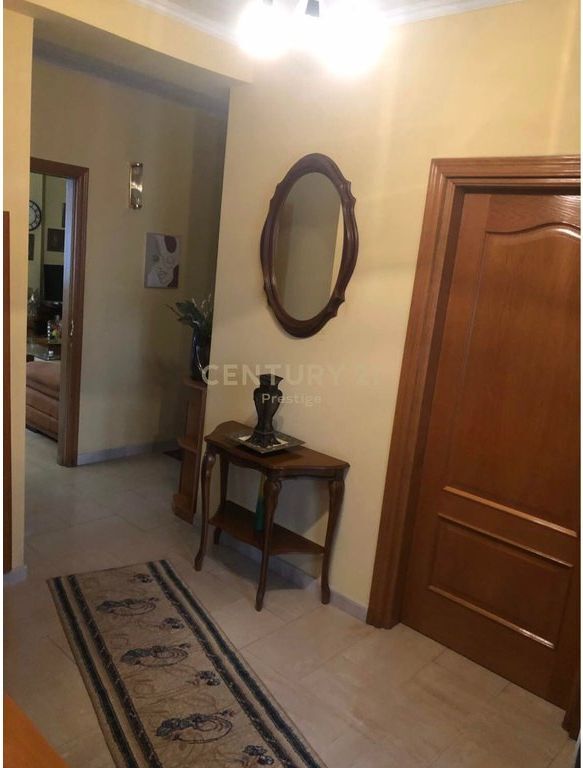 SHITET APARTAMENT 3+1+2 ME POST PARKIMI TEK AMBASADA AMERIKANE