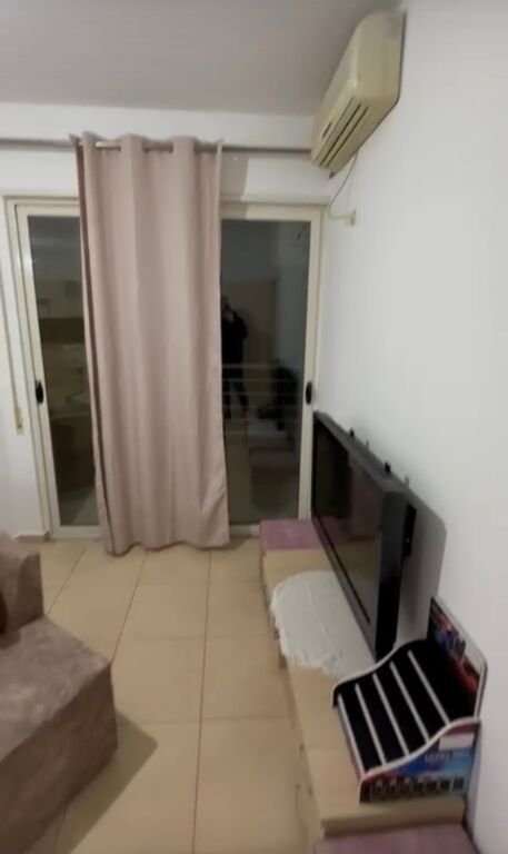 1+1,i mobiluar,rruga peti liqeni i thate,kompleksi Lim Em,400 euro