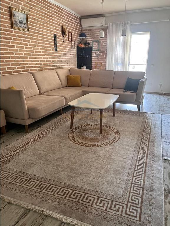 Qera , Apartament 2+1 , Komuna e Parisit , Tirane