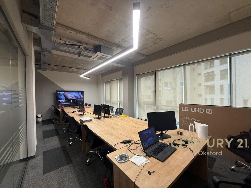 Locale ufficio in affitto, in Via Kosovareve! 2.200 € /Mese