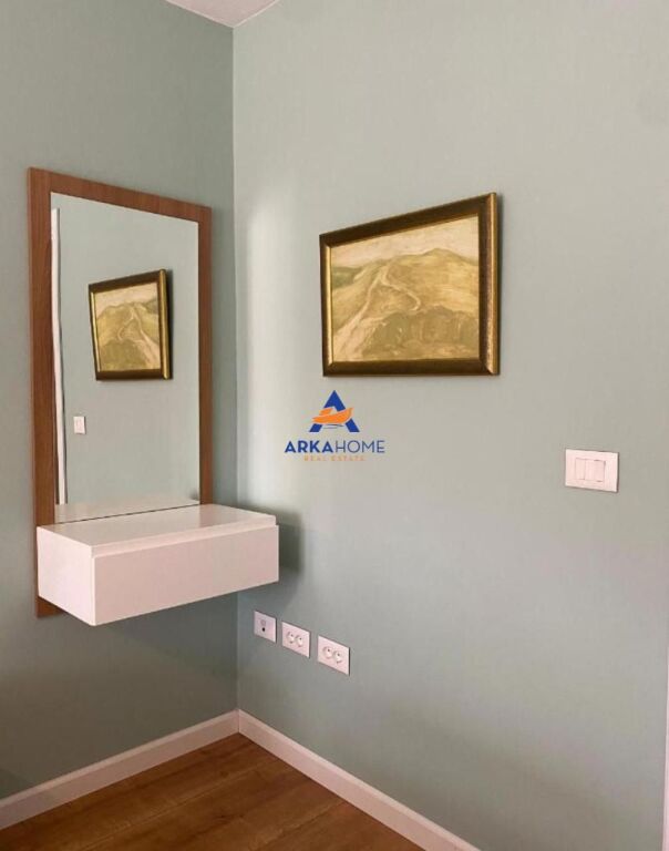 AFFITTASI APPARTAMENTO 2+1+BALCONE "POSIZIONE VIA NAIM FRASHESI, VICINO AL CENTRO" 800 EURO