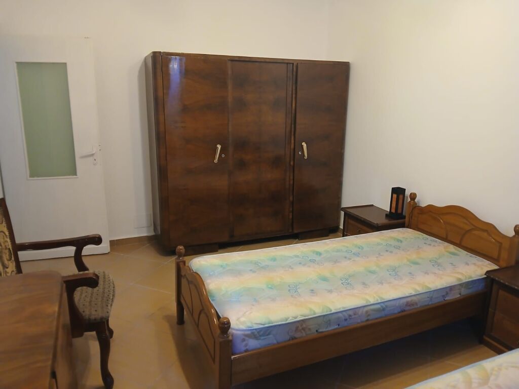 A few minutes away from Avni Rustemi Square, a 1+1 apartment, furnished, is for rent. 52,000 Leke        