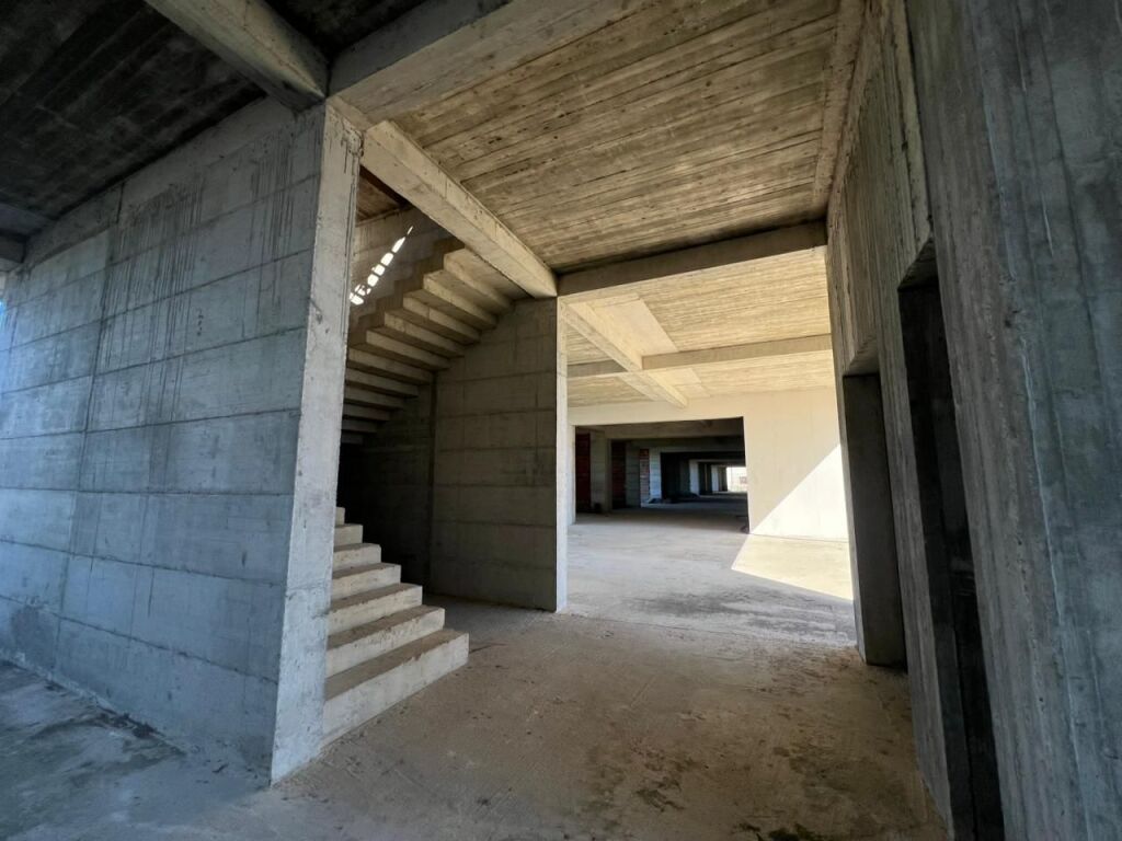 Locale Commerciale in Affitto – Capannone + Ufficio | Kamëz