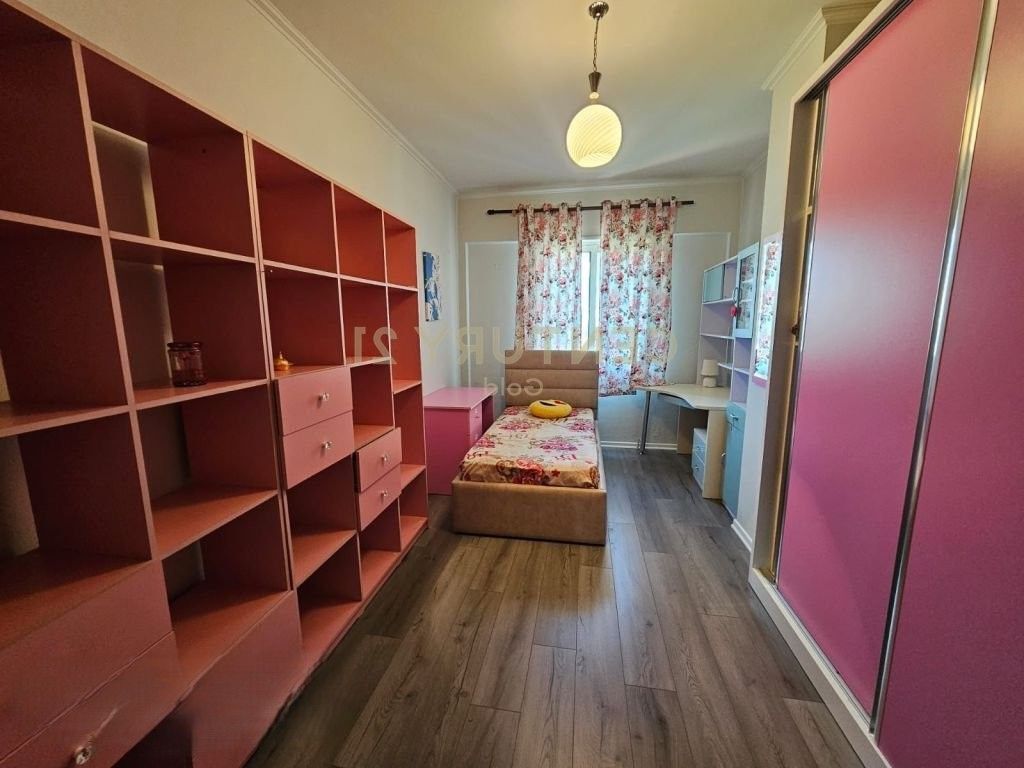 JEPET ME QERA APARTAMENT 2+1+2+POST PARKIMI TE RRUGA E BARRIKADAVE ! 850 € /Muaj