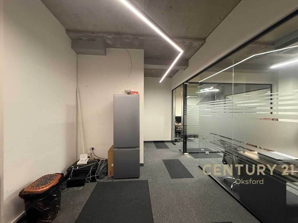 Locale ufficio in affitto, in Via Kosovareve! 2.200 € /Mese