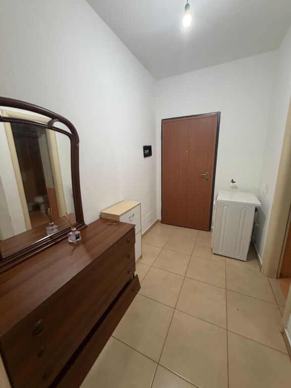 1+1,i mobiluar te rruga peti liqeni i thate,400 euro