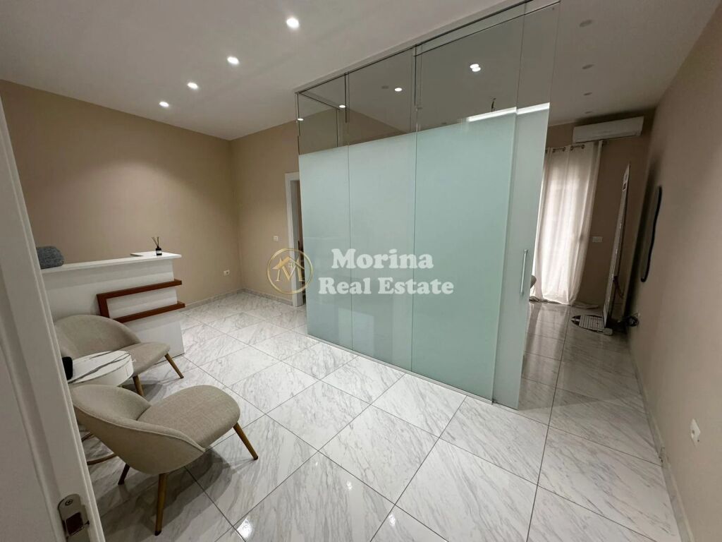 Rent | Business Premises | Commune of Paris | 650 €/month