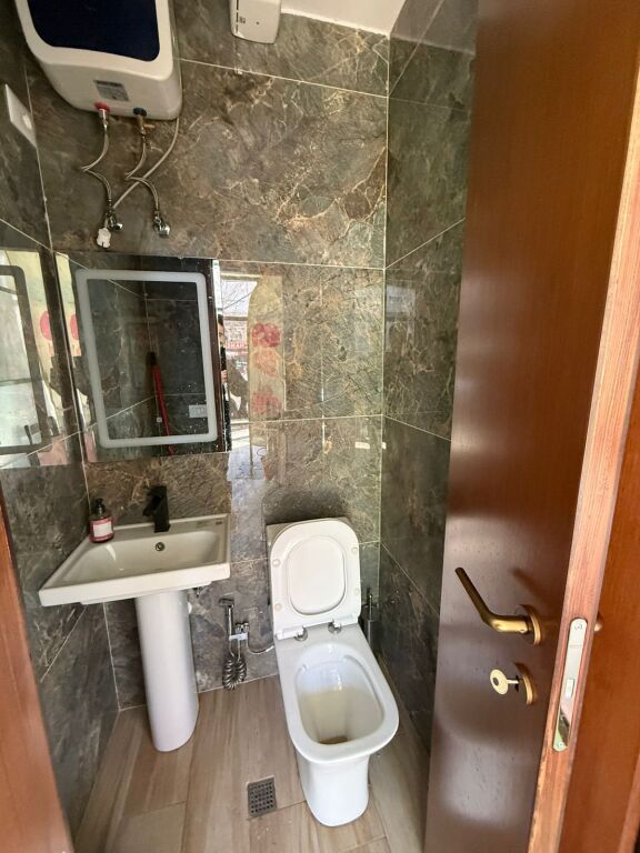 🏢 Jepet me Qera Ambient Biznesi Vij e pare,Rruga Bardhyl,