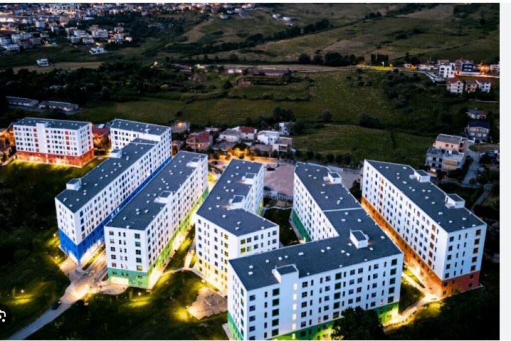 Ofrohet për shitje apartament 1+1 në Rezidencën Kaimi, në zonën e Ali Demit!