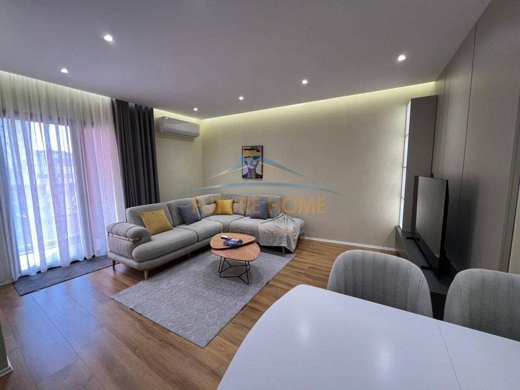 Shitje, Apartament 1+1,Galeria Roma , Rruga e Kavajes, Tirane !