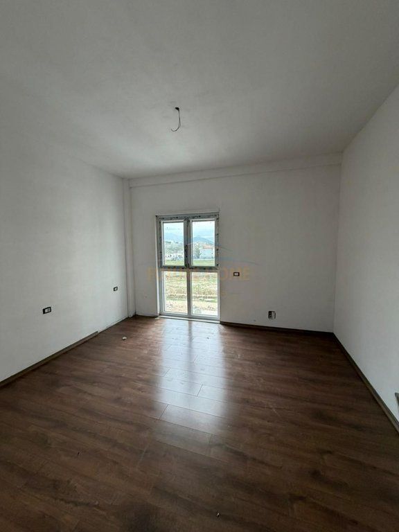 Në shitje, Apartament 2+1+2, Sauk, Porta e Re e Tiranës, Tiranë.