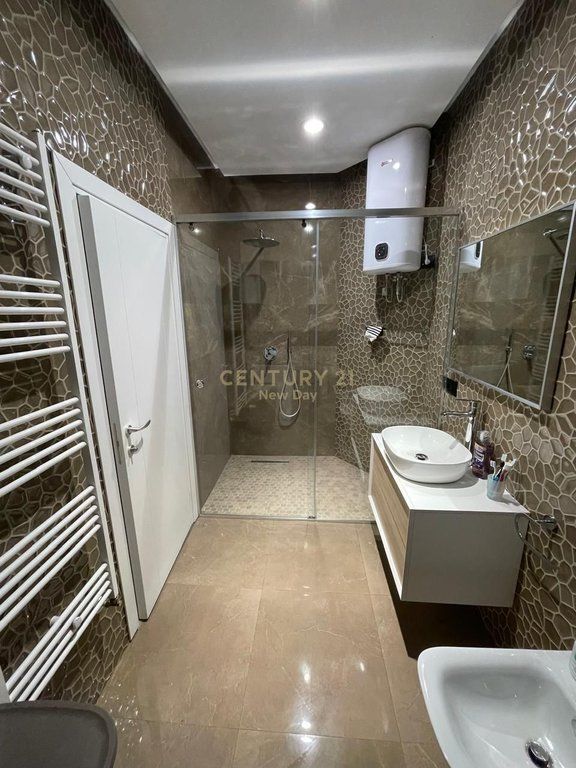 Apartament 1+1 Me Qira te Shkëmbi i Kavajës, Durrës - 450€ | 65 m²