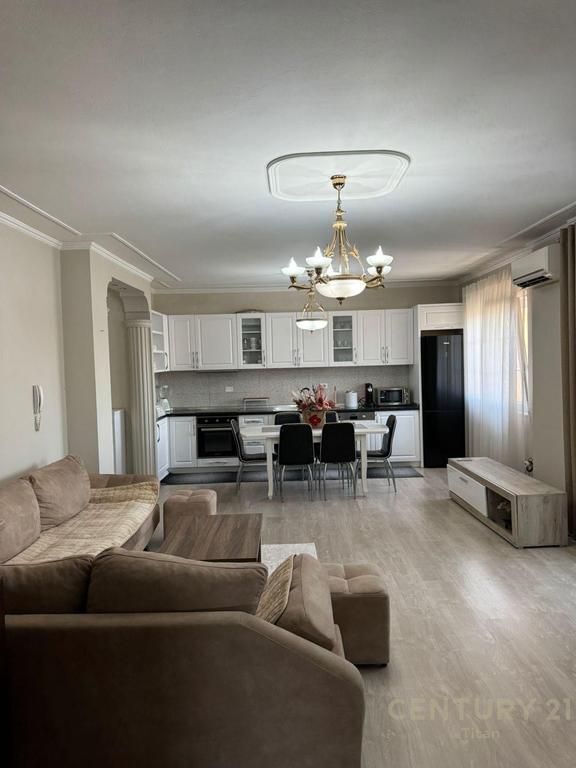 Shitet Apartament 2+1+2 tek Oxhaku