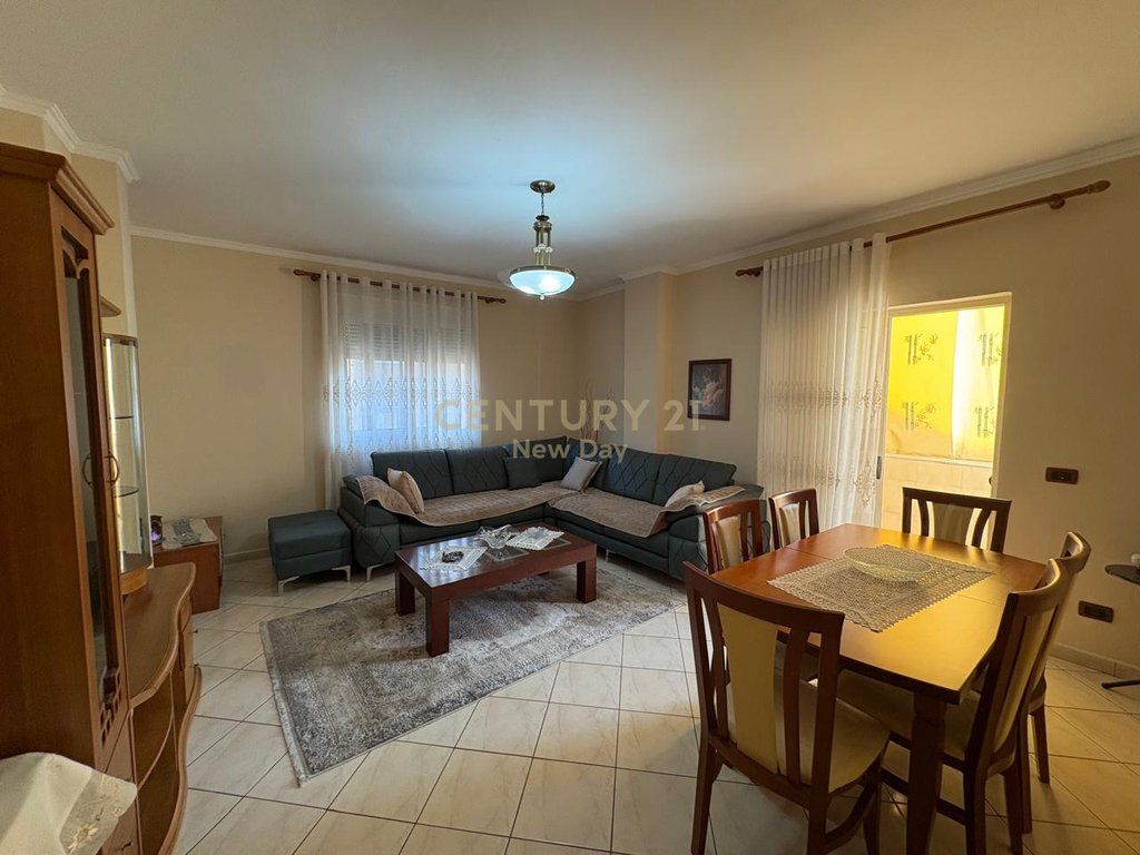 Appartamento 2+1+2 In Affitto presso il Tribunale di Durrës - 450€ | 120 m²