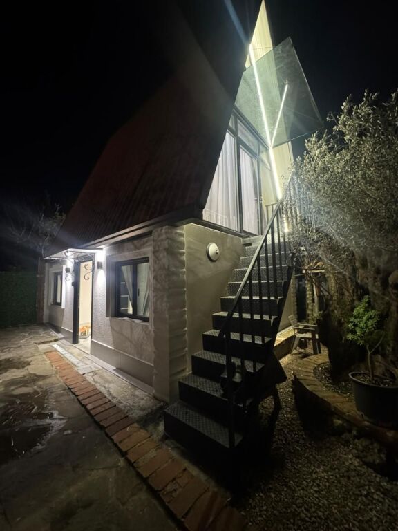 Affitto, Casa Privata + 2 Posti Auto, Babrru Empire64851