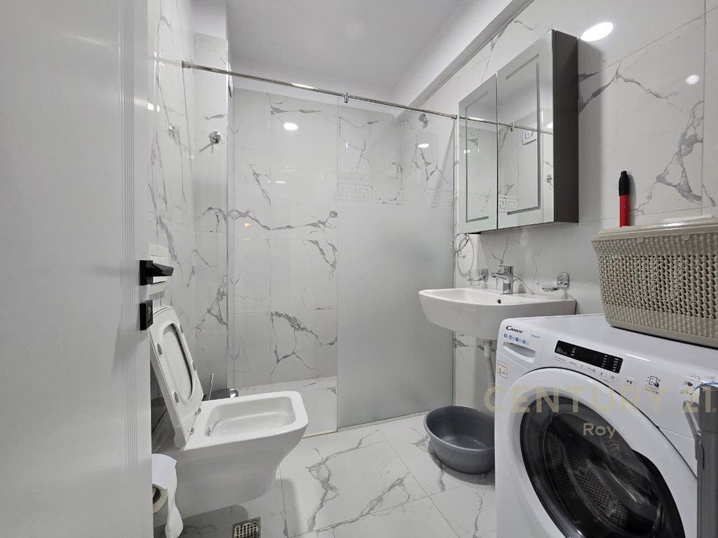 SHITET APARTAMENT 2+1+2 ME PAMJE NGA DETI NE GOLEM