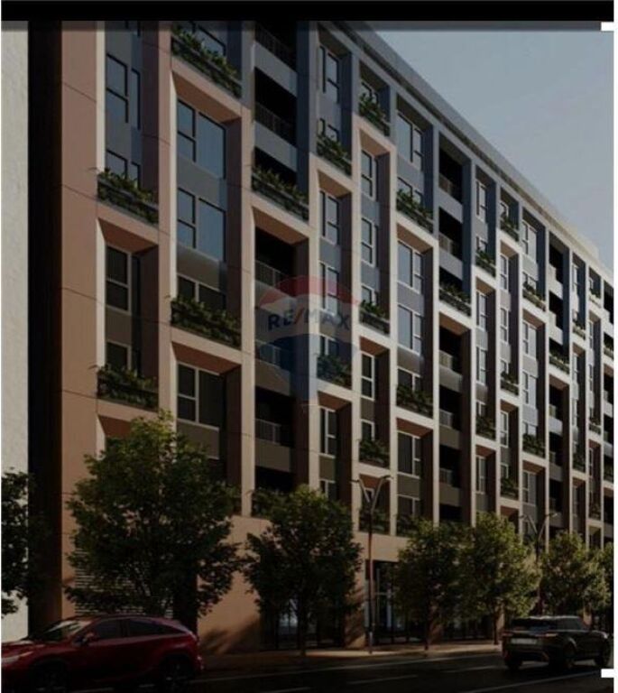 Shitet Njesi Biznesi 183 M/2 me Lartesi 6m