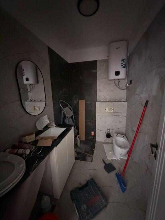 Shitet apartament 1+1 te shkembi kavajes