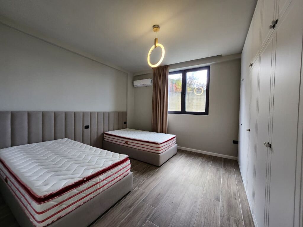 Apartament luksoz për shitje në Lungomare