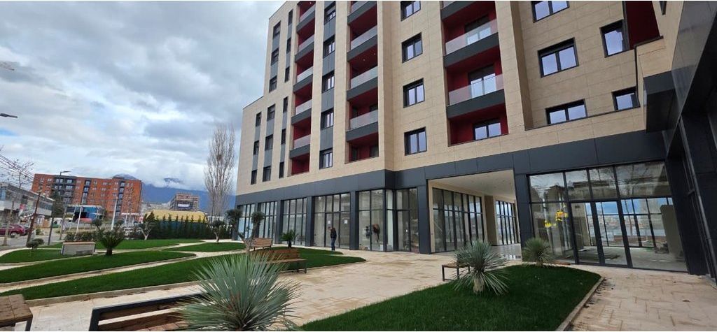 SERVICE UNIT FOR RENT – CORNER, ON THE MAIN ROAD IN PASKUQAN!