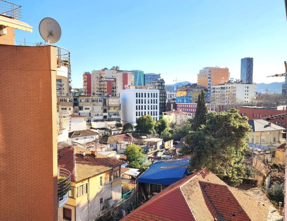 Me Qira Ap 2+1+2 Ballkone &amp; 1🚾 ( Ish 7 Xhuxhat/ QENDËR - Mulliri Vjetër📍 ) Pallat i Ri 100m² Jug 🌞 600€