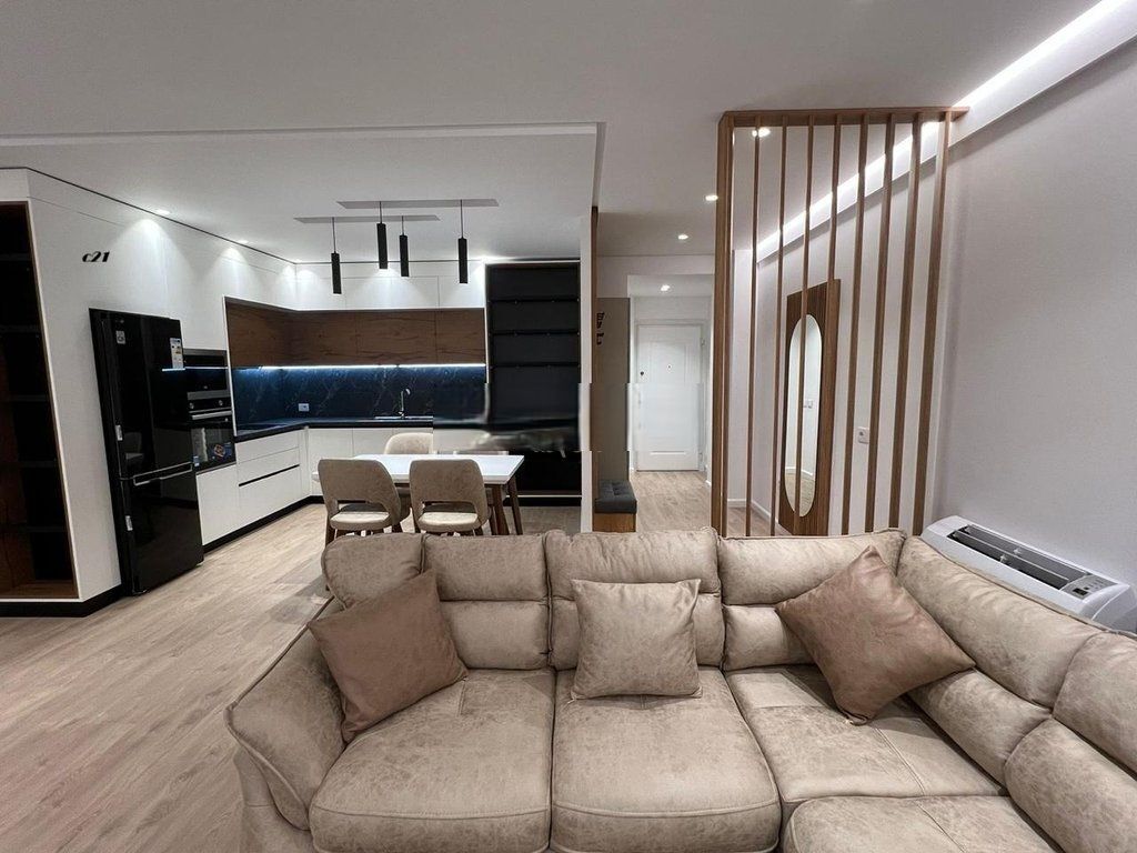 2+1+2 120 m2 piano 2 Zogu i Zi