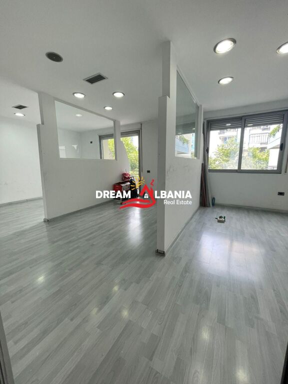 Business premises for rent Near the South-North Terminal Roundabout, near Casa Italia ( ID 4271841)