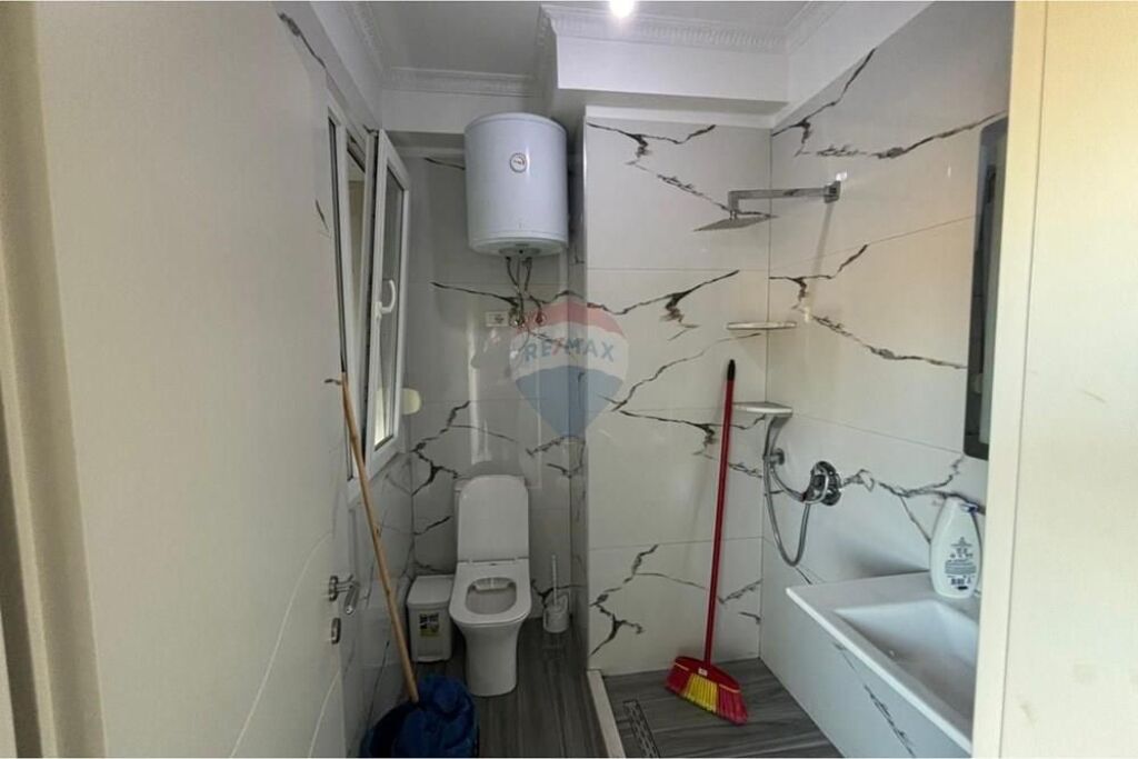 Apartament me Dy Garsoniere – Për Qira Vjetore | Rruga Sazani, Vlorë