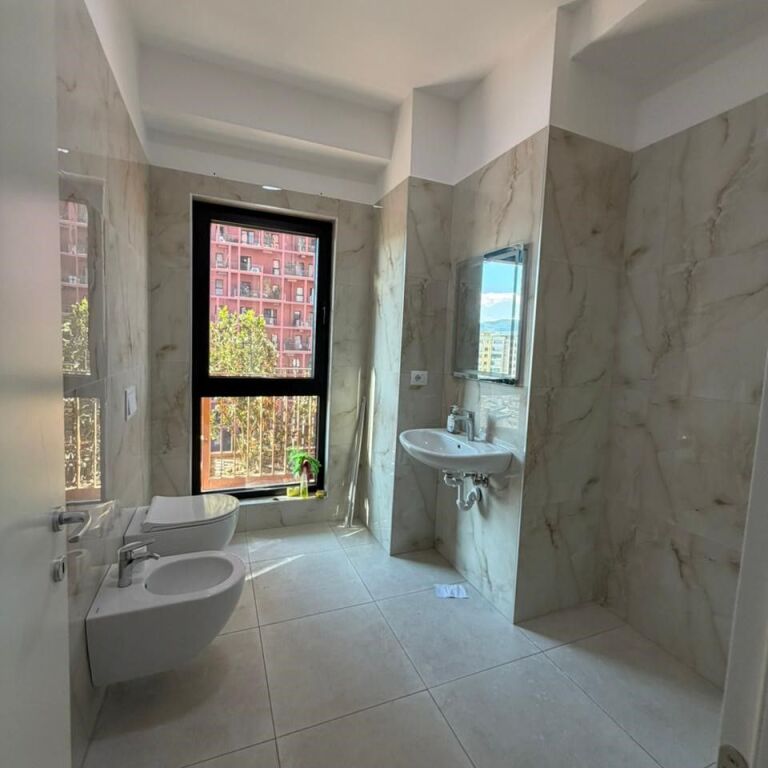 🏢 Ambient Biznesi / Zyrë me Qira – Garden Building ✨