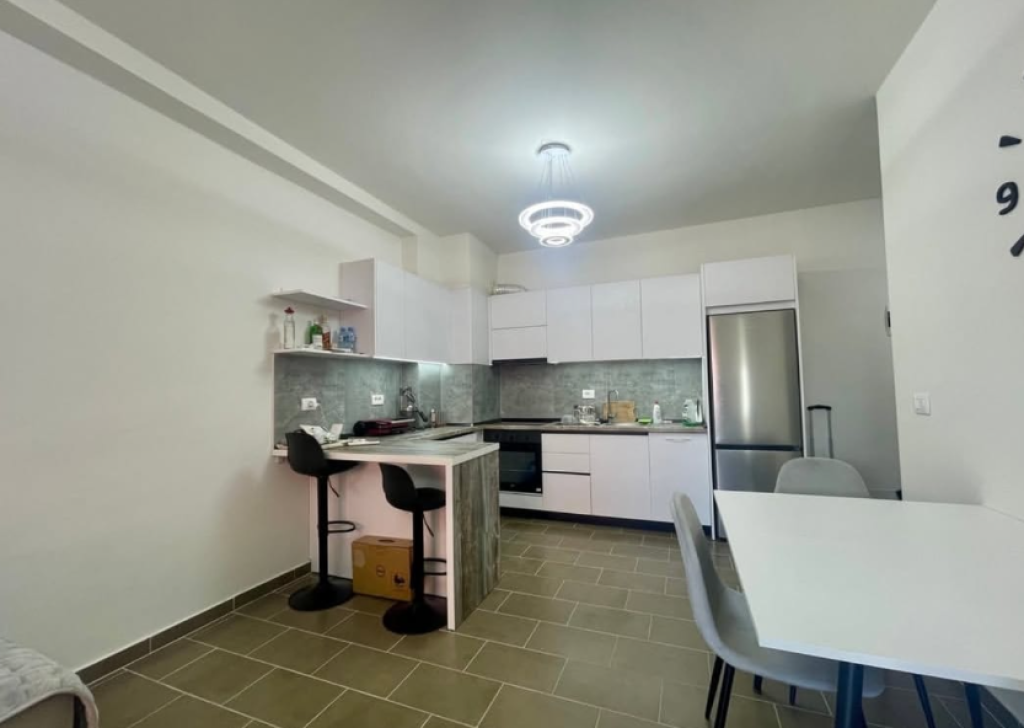 🏢 JEPET ME QIRA – APARTAMENT 1+1 | Golden Park 3